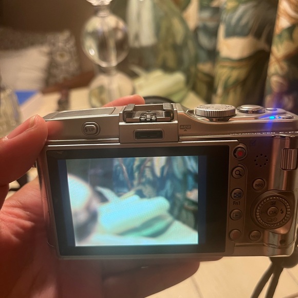 **SOLD** Olympus Pen EP3 with 40-150mm lens - Picture 4 of 4